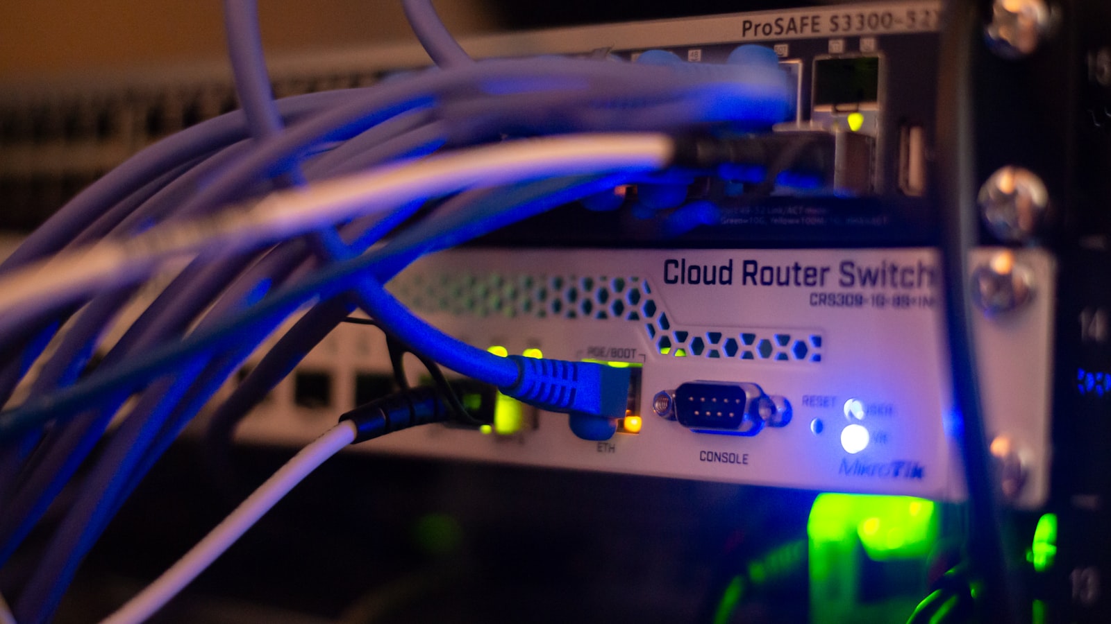 NIS2 obowiązuje – czy Twoja firma jest objęta? Regulacje a certyfikacja ISO 27001